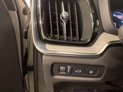 Used 2021 Volvo S60 T8 Inscription image 19