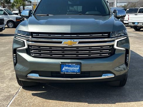 Used 2023 Chevrolet Suburban Premier image 3