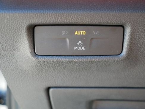 Certified 2025 Volkswagen Tiguan SE AWD/4WD image 25