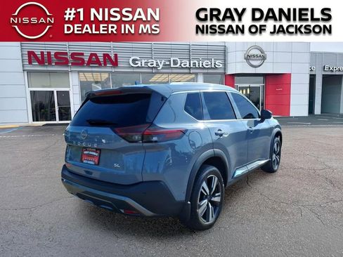 Used 2023 Nissan Rogue SL w/ SL Premium Package FWD image 7