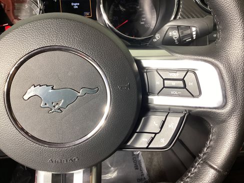 Used 2015 Ford Mustang Coupe image 26