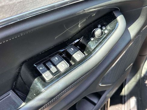 Used 2023 Jeep Grand Cherokee Overland w/ Luxury Tech Group IV image 17