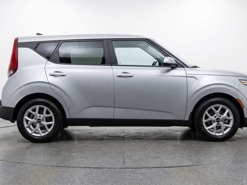 Used 2025 Kia Soul LX w/ LX Technology Package FWD image 11