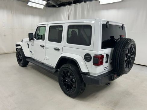 Used 2025 Jeep Wrangler Unlimited Sahara image 7