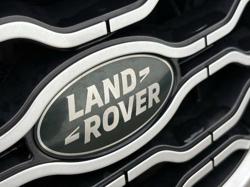 Used 2020 Land Rover Range Rover Velar S image 9