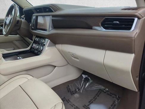Used 2021 GMC Yukon Denali w/ Denali Premium Package image 25