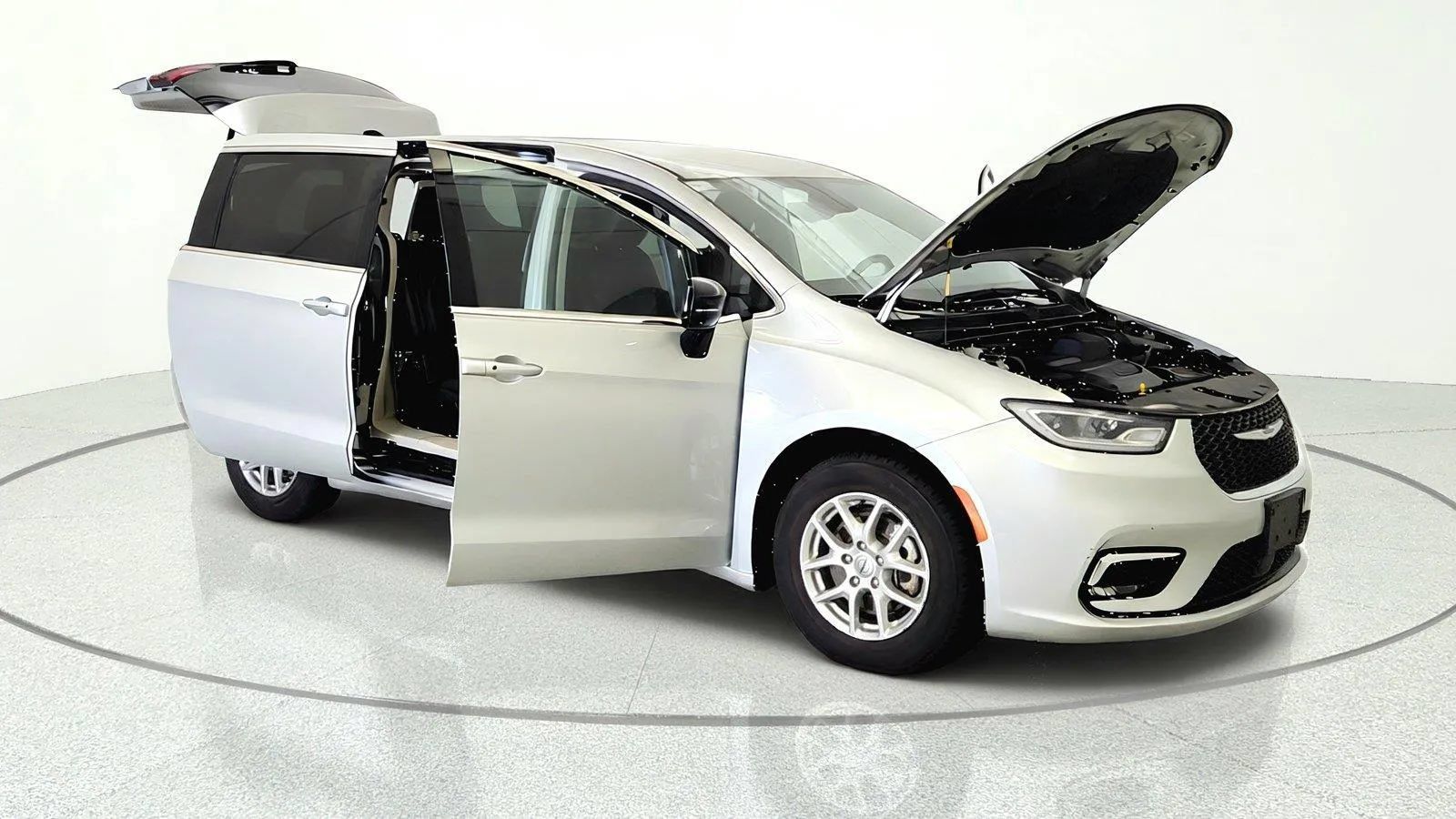 Used 2024 Chrysler Pacifica Touring-L FWD image 7