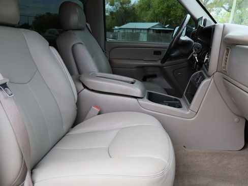 Used 2005 Chevrolet Silverado 2500 LS w/ Heavy-Duty Power Package AWD/4WD image 26