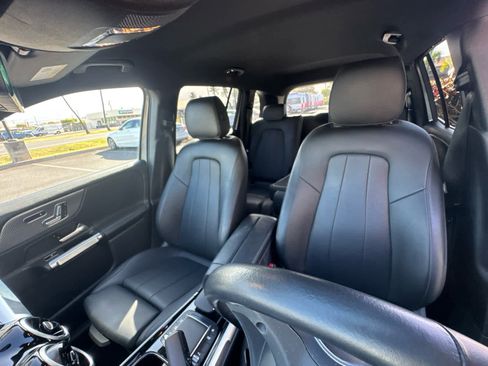 Used 2022 Mercedes-Benz GLB 250 4MATIC image 13