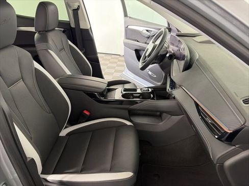 Certified 2025 Buick Envision Sport Touring image 32