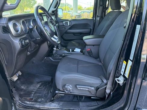 Used 2018 Jeep Wrangler Unlimited Sahara AWD/4WD image 14