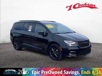 Used 2025 Chrysler Pacifica Limited FWD video 1