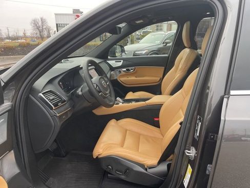 Certified 2024 Volvo XC90 B6 Ultimate w/ Protection Package Premier image 7