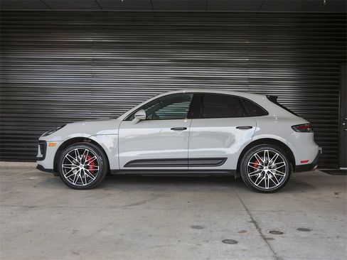 Certified 2023 Porsche Macan S image 2