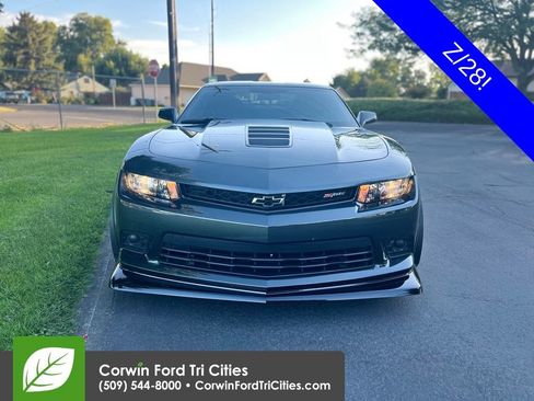Used 2015 Chevrolet Camaro Z/28 RWD image 2