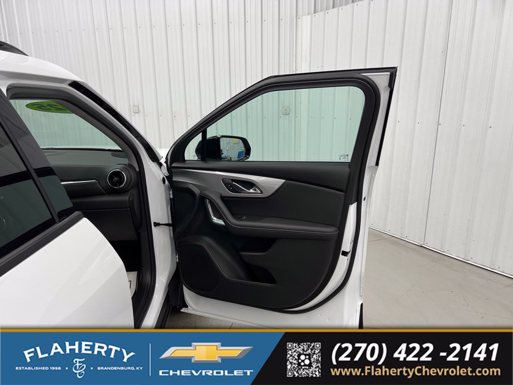 Used 2025 Chevrolet Blazer LT w/ Midnight/Sport Edition FWD image 14