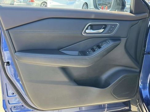 Used 2021 Nissan Rogue Platinum image 15