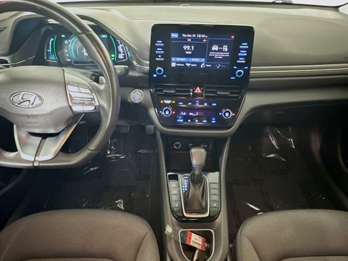 Used 2022 Hyundai Ioniq SE image 27