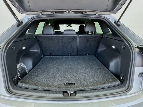 Used 2025 Volkswagen Atlas Cross Sport SE image 18