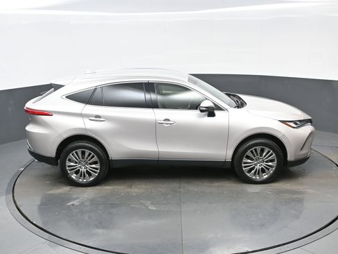 Used 2022 Toyota Venza XLE image 39