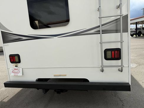 Used 2018 Ford E-450 and Econoline 450 Super Duty w/ Motorhome Prep Package RWD image 13