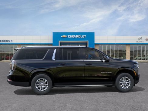 New 2026 Chevrolet Suburban LT image 5