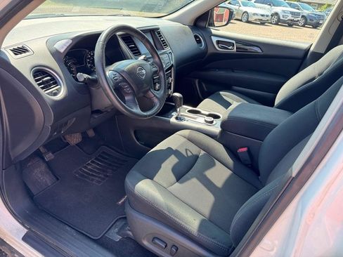 Used 2017 Nissan Pathfinder SV AWD/4WD image 14