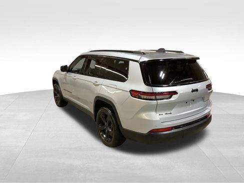 Used 2023 Jeep Grand Cherokee L Laredo image 8