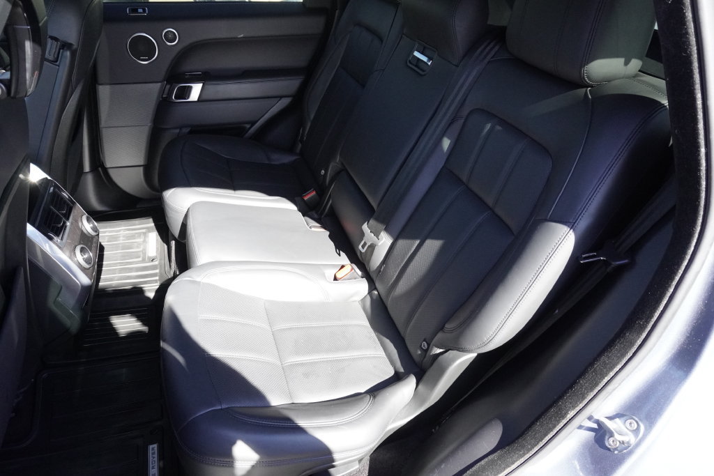 Used 2018 Land Rover Range Rover Sport HSE AWD/4WD image 30