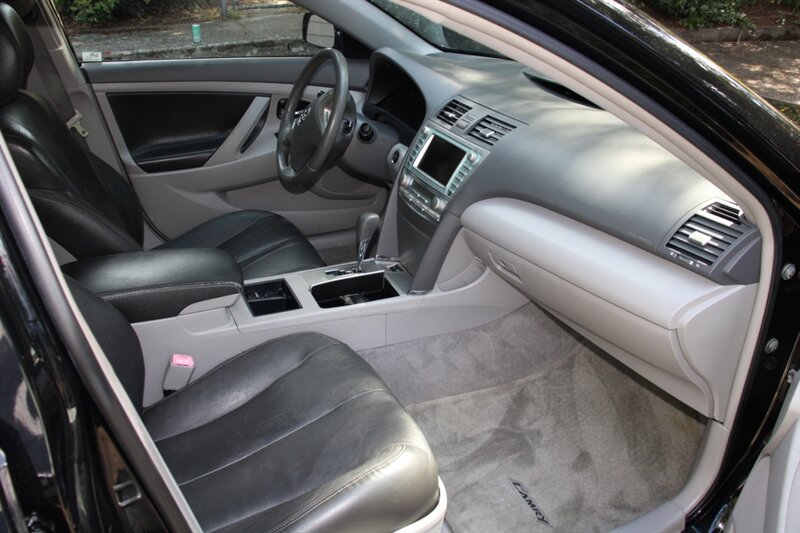 Used 2009 Toyota Camry Hybrid w/ Upgrade Pkg w/ Navigation FWD image 14