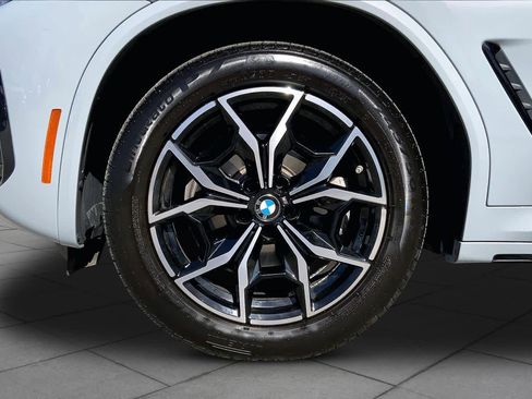 Used 2023 BMW X4 xDrive30i w/ M Sport Package AWD/4WD image 11
