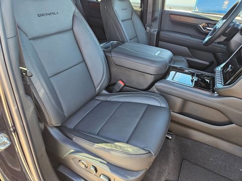 New 2026 GMC Yukon Denali w/ Sun & Power Step Package image 31