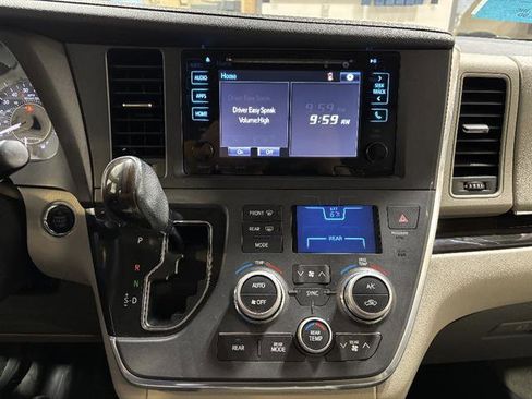 Used 2017 Toyota Sienna AWD image 10