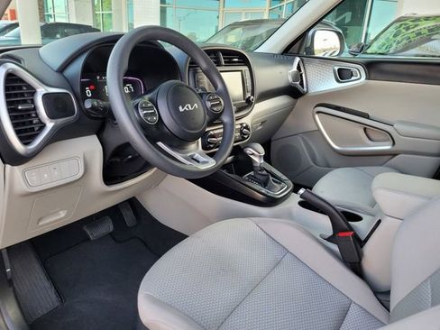 Certified 2025 Kia Soul LX w/ LX Technology Package image 12