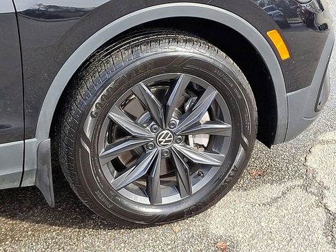 Used 2024 Volkswagen Tiguan SE w/ Panoramic Sunroof Package image 8