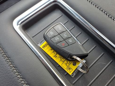 Used 2023 GMC Yukon XL Denali w/ Denali Reserve Package image 10