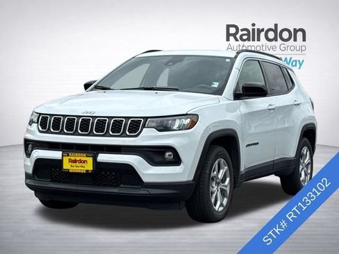 Used 2024 Jeep Compass Latitude AWD/4WD image 3