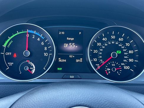 Used 2016 Volkswagen e-Golf SE w/ DC Fast Charging Package image 18