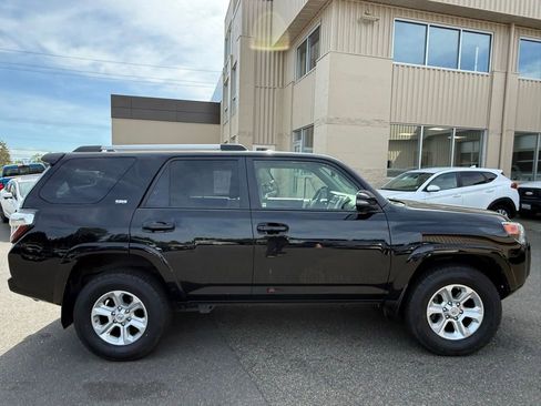 Used 2021 Toyota 4Runner SR5 Premium w/ Moonroof Package AWD/4WD image 2