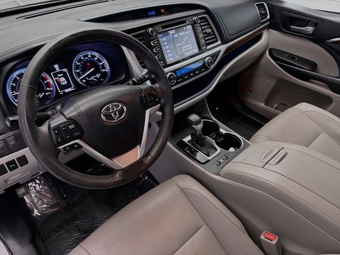Used 2016 Toyota Highlander Limited image 7