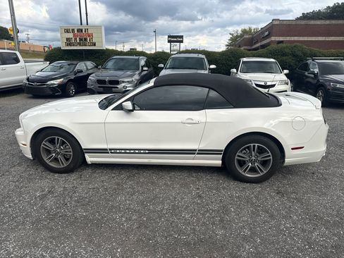 Used 2013 Ford Mustang Premium RWD image 5