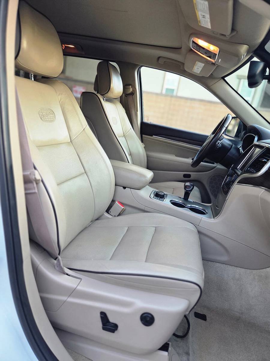 Used 2015 Jeep Grand Cherokee Overland w/ Advanced Technology Group AWD/4WD image 34