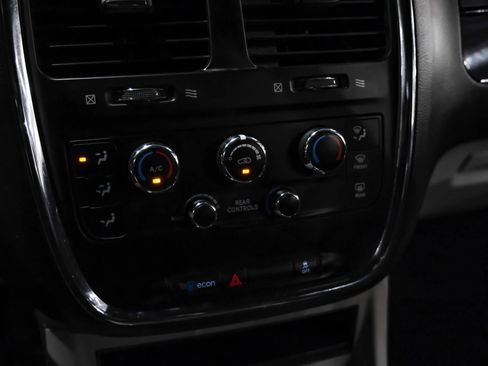 Used 2018 Dodge Grand Caravan SXT FWD image 22
