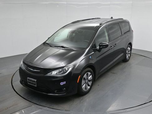 Used 2018 Chrysler Pacifica Limited w/ Advanced Safetytec Group image 36