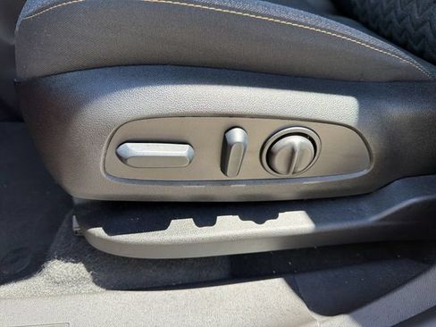 Used 2024 Chevrolet Equinox LT FWD image 14