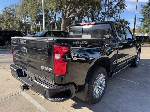 Used 2023 Chevrolet Silverado 1500 High Country w/ Technology Package image 8