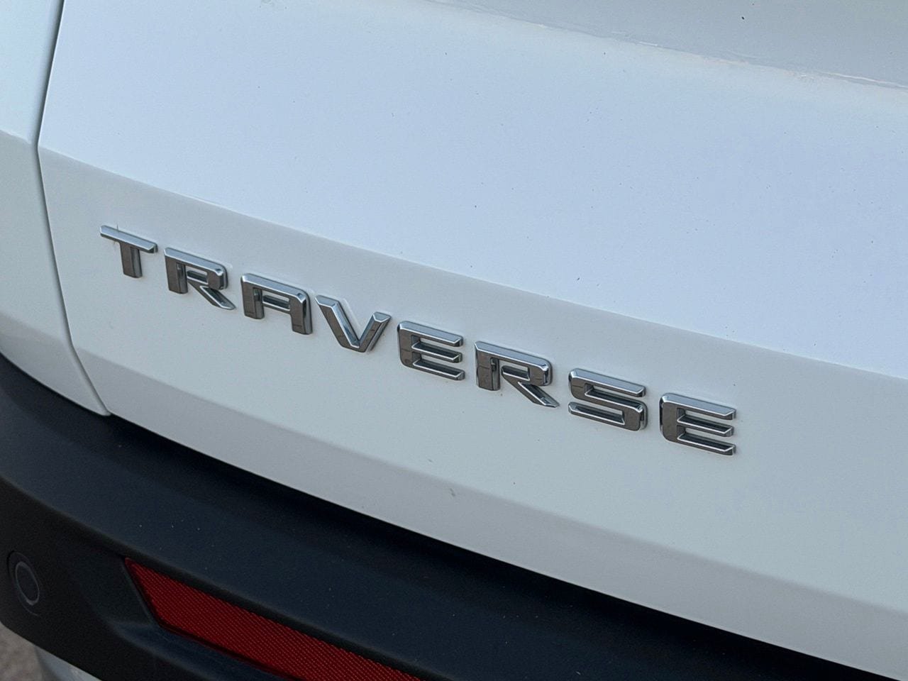Used 2025 Chevrolet Traverse LT FWD image 11