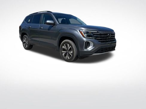 Used 2024 Volkswagen Atlas SE image 2