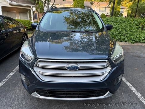 Used 2018 Ford Escape SE w/ SE Sync 3 Package image 2