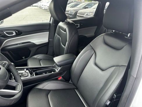 New 2025 Jeep Compass Limited image 18